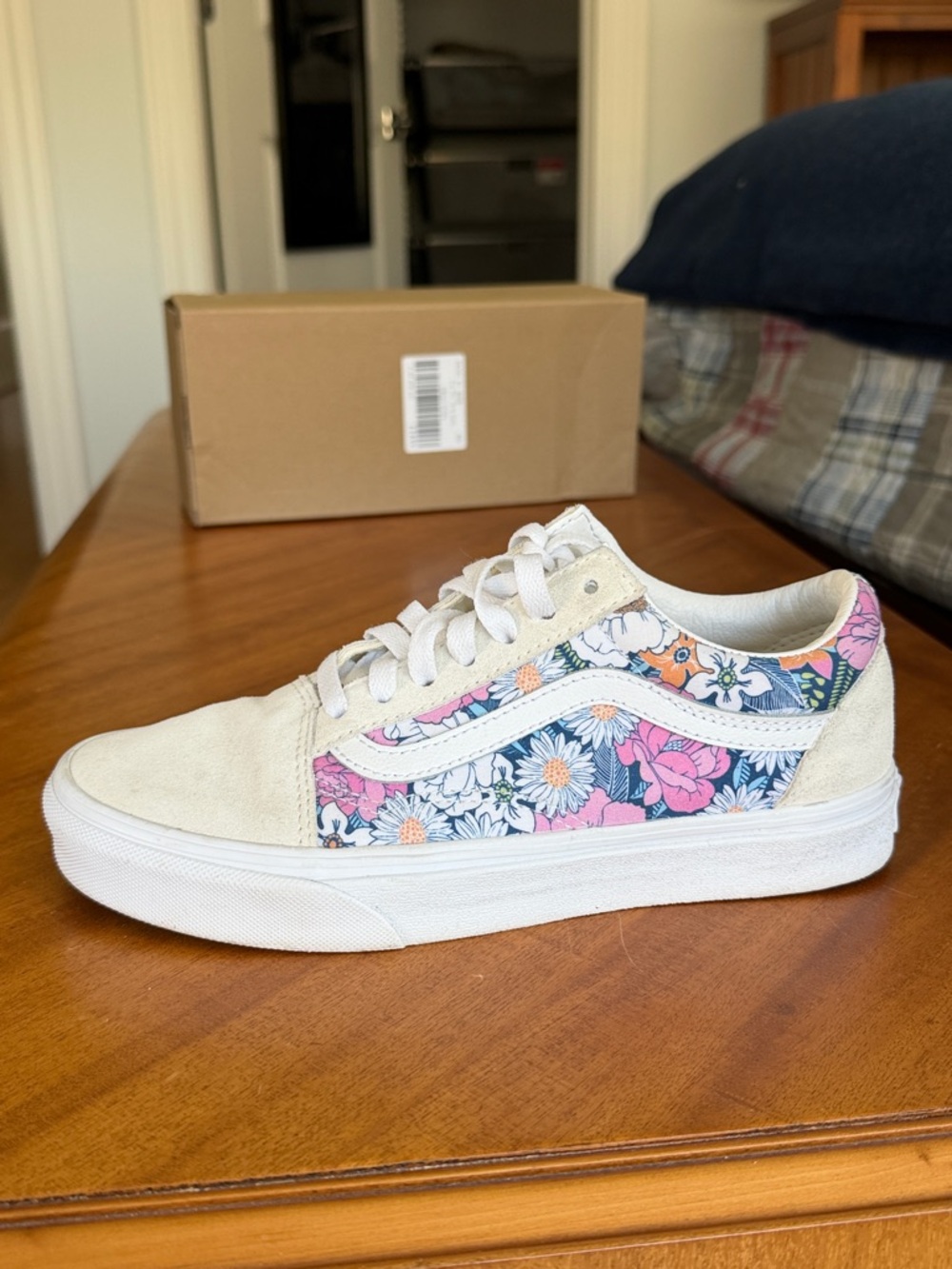 Vans Cream Low-Top Sneakers with Floral Panels - Picture 9 of 14
